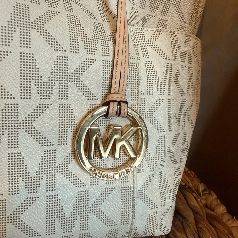 MICHAEL Michael Kors Jet Set Travel Tote Bag Ivory signature PVC - Picture 2 of 10